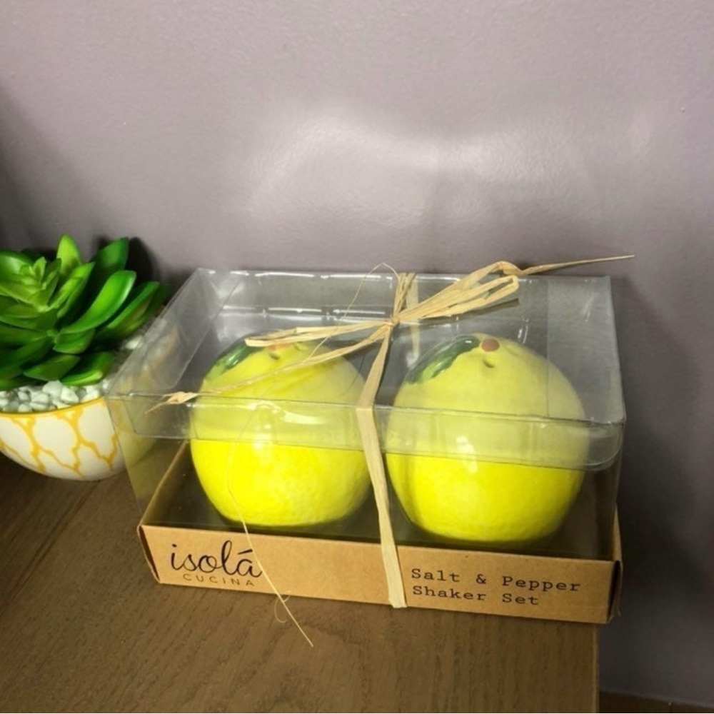 Isola Cucina Yellow Lemon Salt & Pepper Shaker Set